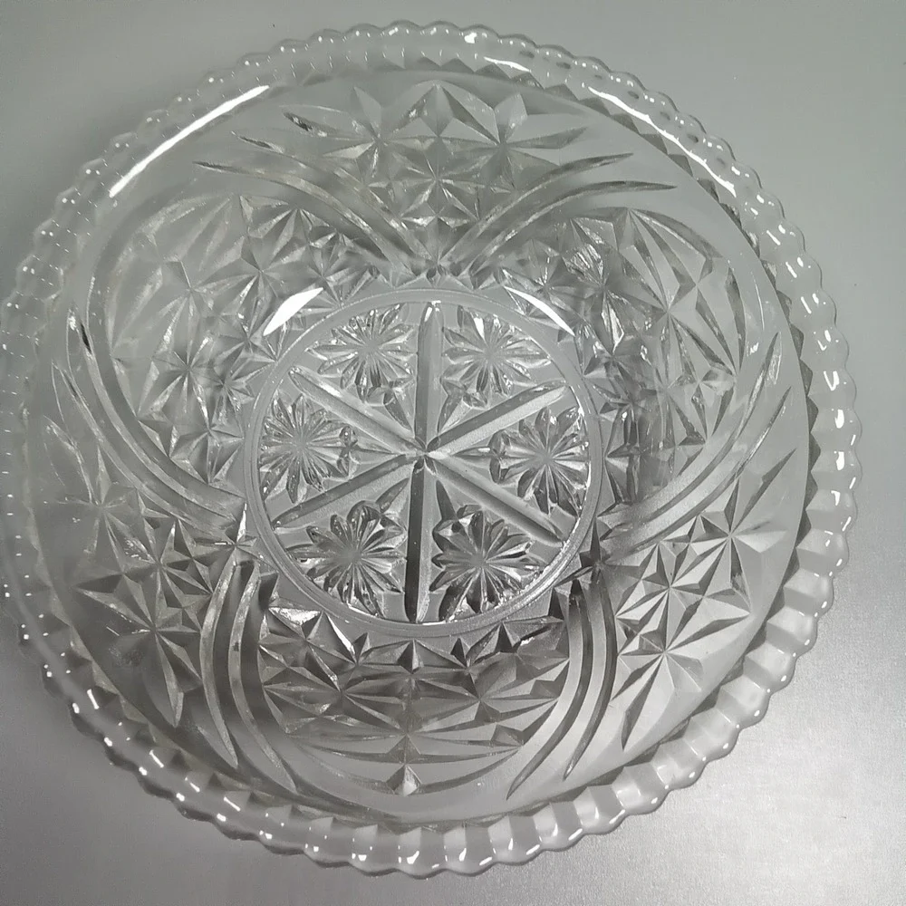 Vintage Clear Pressed‎ Glass Starburst Diamond Cut Scalloped Edge Fruit Bowl 9in